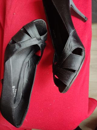 Zapatos negros de tacón