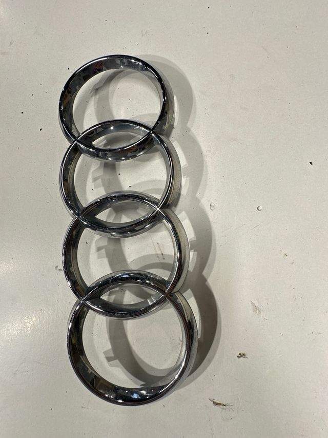 Audi A6 C7 Insignia delantera Logo Anillos 4H08536
