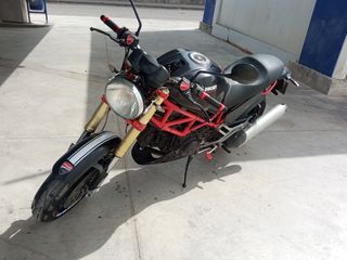Moto Ducati Monster 620