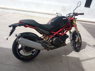 Moto Ducati Monster 620