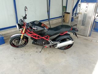 Moto Ducati Monster 620