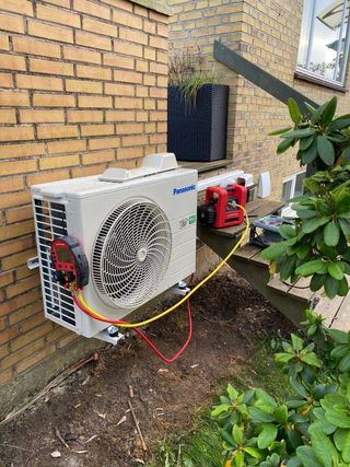 Revisión,reparación,mantenimiento,carga gas aire.