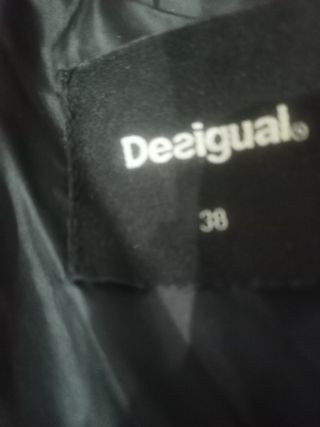 Chaqueta negra acolchada mujer 