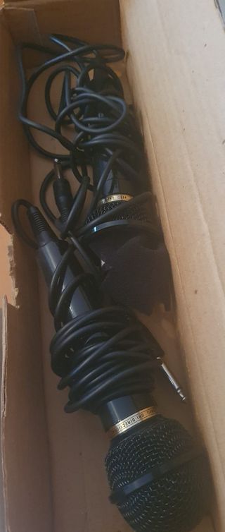 Karaoke Boman, micros y cintas