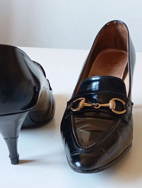 Gucci - Scarpa con tacco 6 cm. Colore nero fibbia