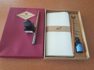 Set de caligrafía, plumas y tintero 