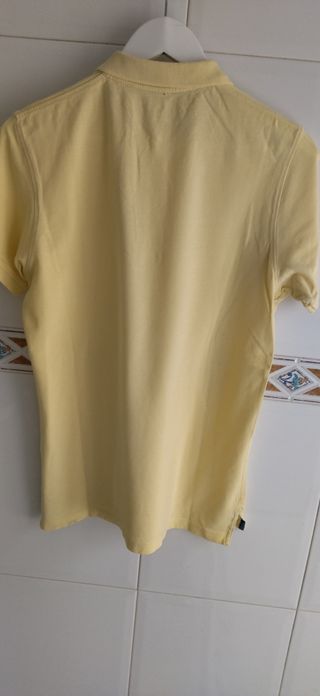 Polo amarillo