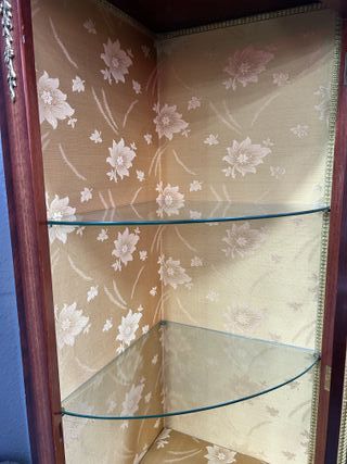 Vitrina rinconera expositor estilo Luis XVI