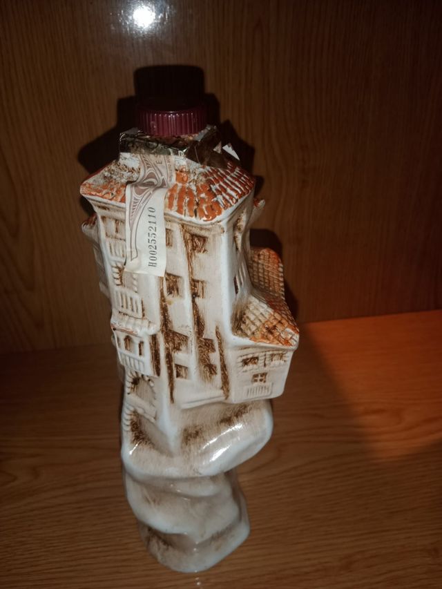 Casas colgantes botella