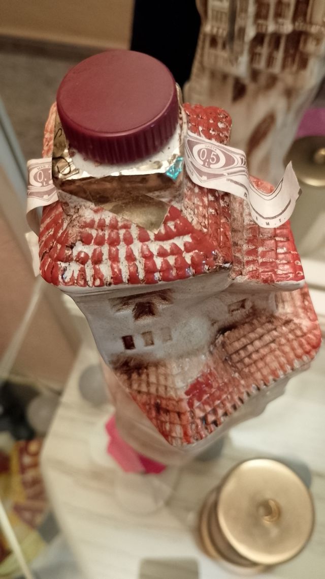 Casas colgantes botella