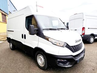Iveco Daily 2022 furgón cerrado 3 plazas 
