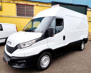 Iveco Daily 2022 furgón cerrado 3 plazas 