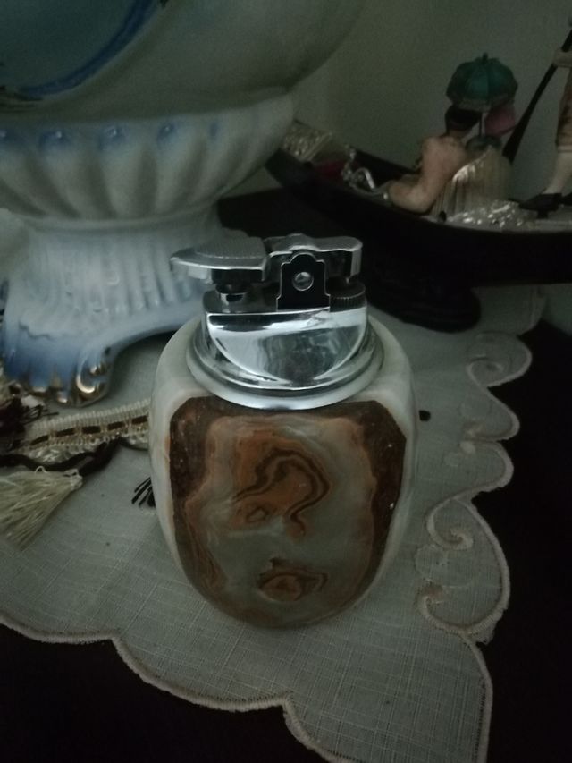 Accendino vintage di onice