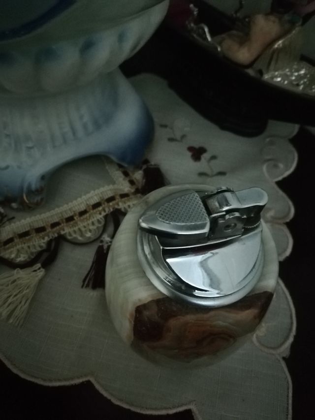 Accendino vintage di onice