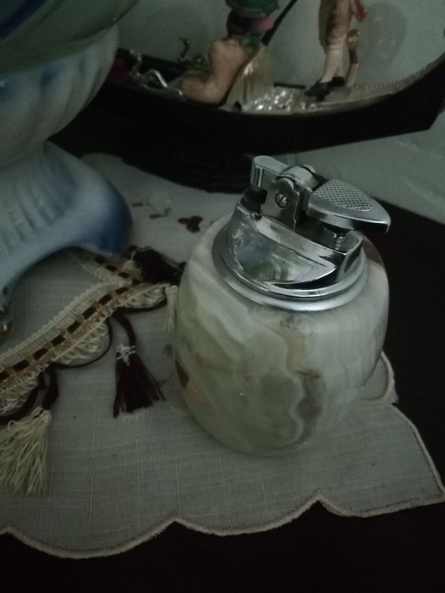 Accendino vintage di onice