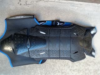 Protezione lombare per moto e per sci