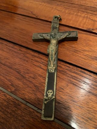 Crucifijo de bronce
