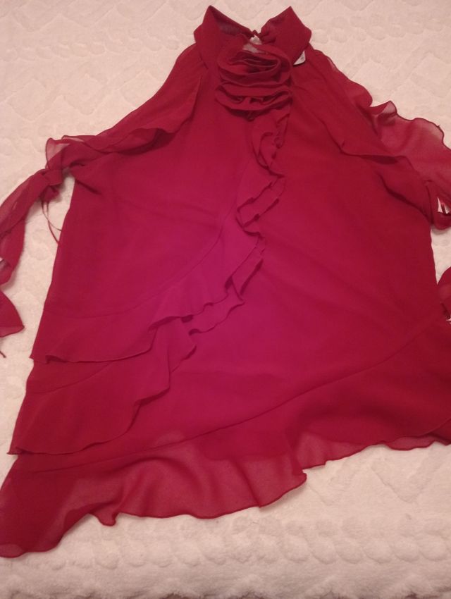 Camisa roja holter Rita Ora