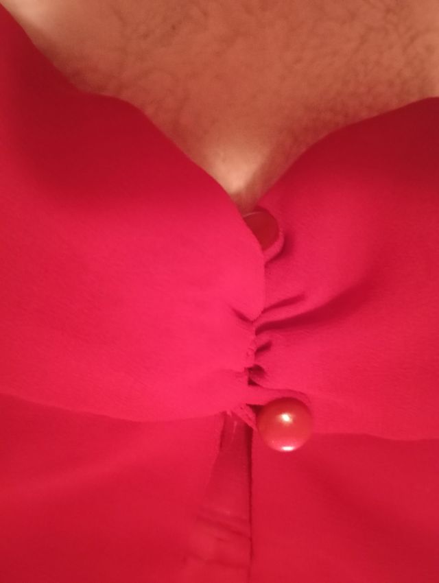 Camisa roja holter Rita Ora