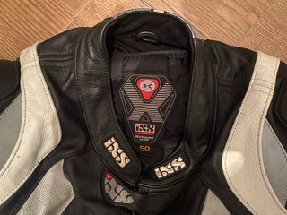 Mono de cuero IXS