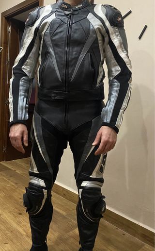 Mono de cuero IXS