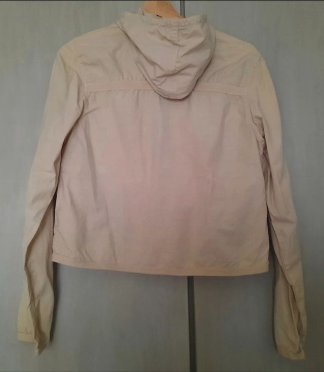 Cazadora corta con gorro, de entretiempo