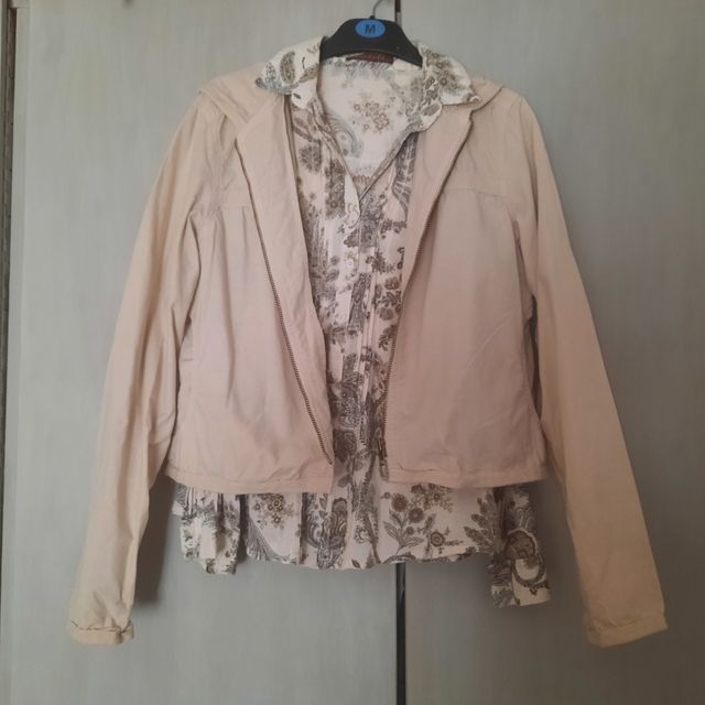 Cazadora corta con gorro, de entretiempo