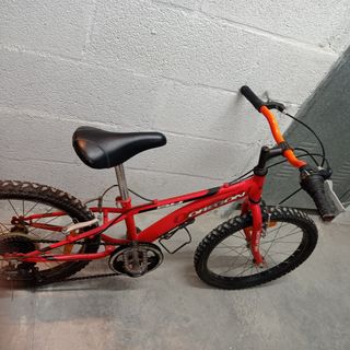 Bicicleta roja BH niño