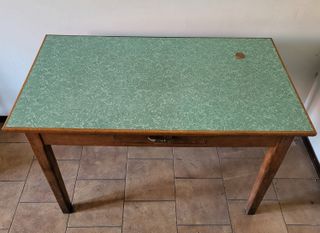 Tavolo vintage in rovere con piano in formica