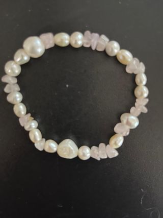 SIETE Pulseras elásticas de perlas y piedras