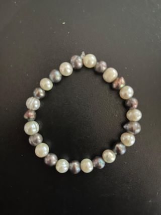 SIETE Pulseras elásticas de perlas y piedras