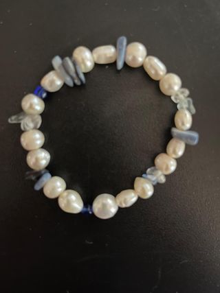 SIETE Pulseras elásticas de perlas y piedras