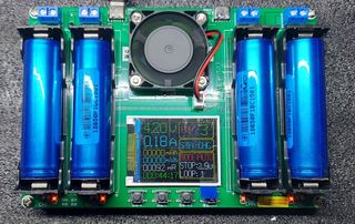 Tester para 4 baterías 18650 Carga y descarga .