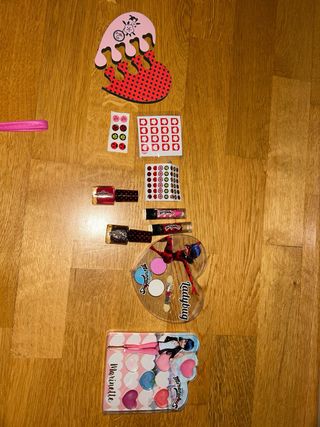 Muñeca Ladybug con neceser y maquillaje