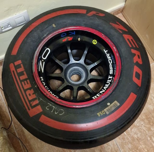 Rueda de F1 mesa salon