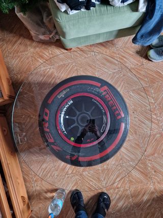 Rueda de F1 mesa salon