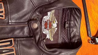 Chaqueta cuero Harley Davidson.