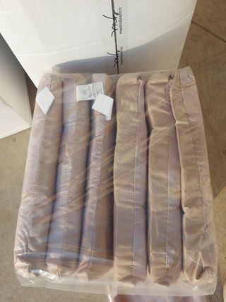 Cuscini e tovaglia stile marmo grigio