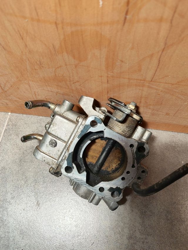 Cuerpo mariposa Mitsubishi carisma 1.8