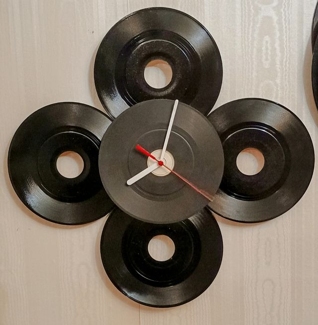 Orologio da parete con i 45 giri 