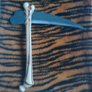 Disfraz de india hacha tomahawk y tocado con pluma