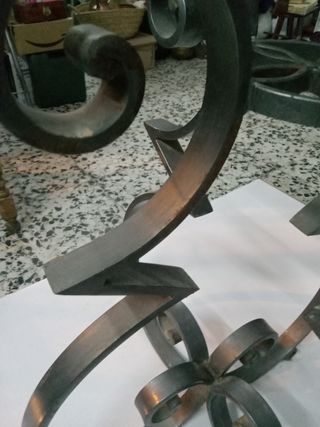 OFERTA. Estupenda mesa de forja y cristal re