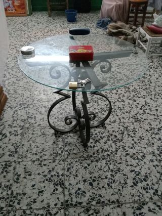 OFERTA. Estupenda mesa de forja y cristal re