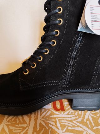 Botas em pele 