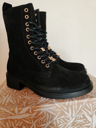 Botas em pele 