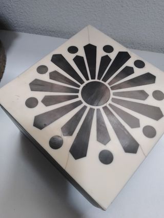 Gran caja antigua con nácar