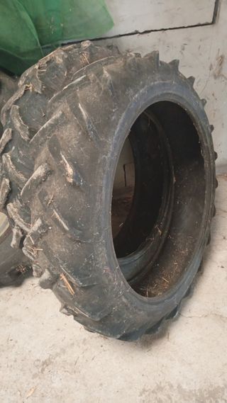 2 ruedas 230/95-32 ,9'5-32