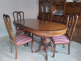 Mesa de comedor  extensible con 4 sillas