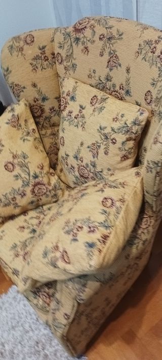 Butaca y mesa de camilla gratis