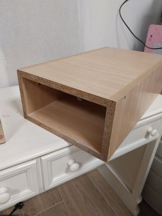 Base de madera para torre de ordenador